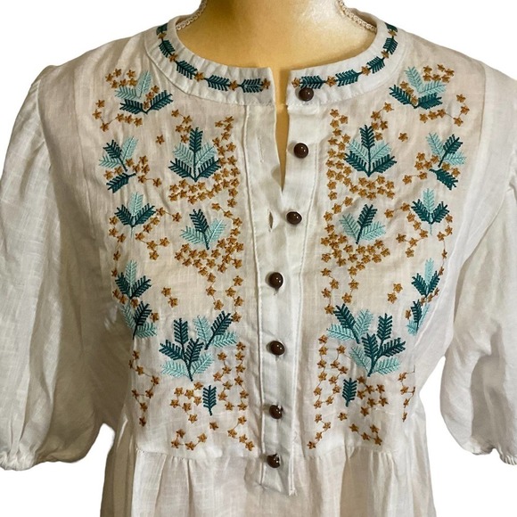 Blouse with pretty embroidery, Size Medium - Picture 1 of 9